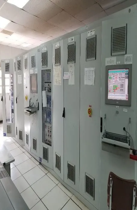 Panel line-up for a hybrid power plant