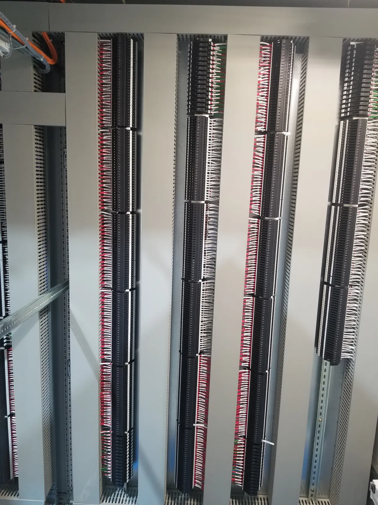 Terminal rows in a marshalling cabinet